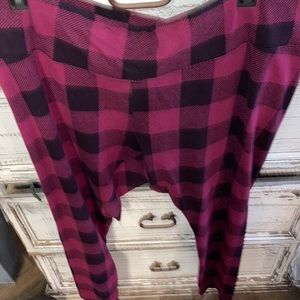 Boutique plus cotton and spandex plaid burgundy and black leggings new size 3x
